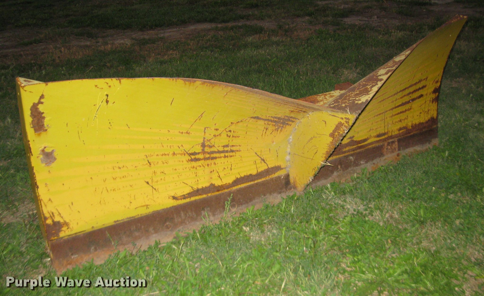84"W V snow plow in Victoria, KS Item DI2766 sold Purple Wave