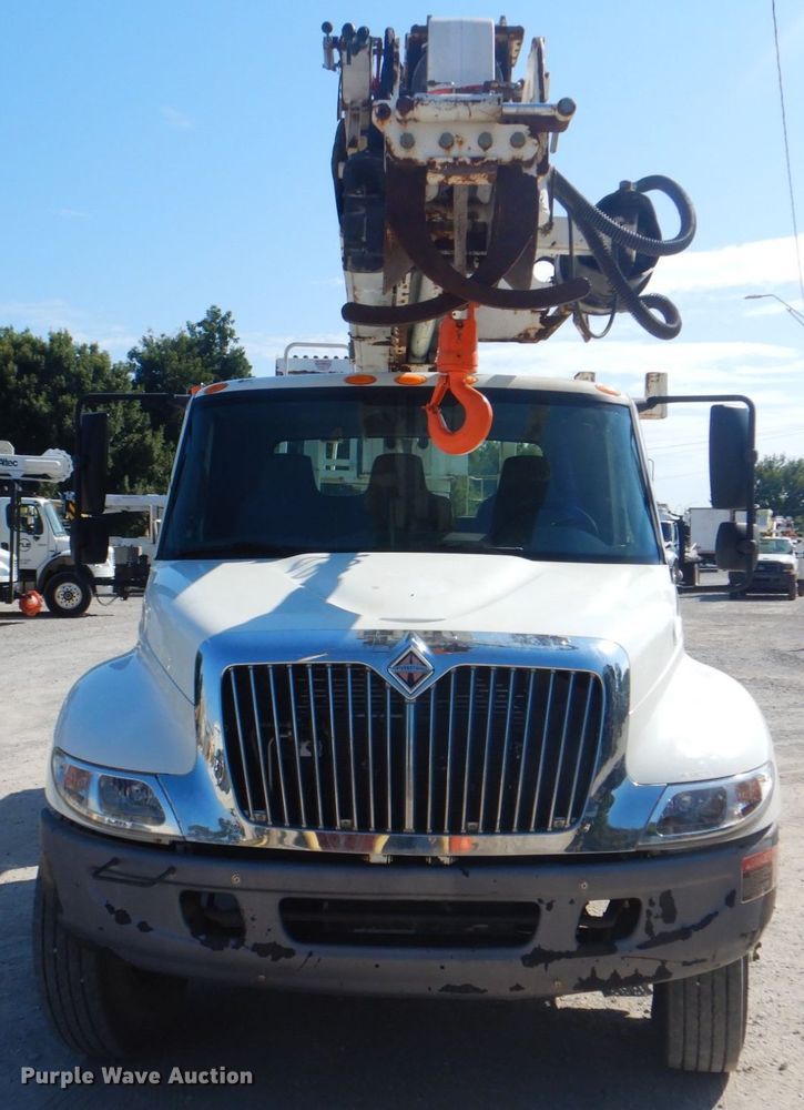 image for item DG1847 2007 International 4300  digger derrick truck