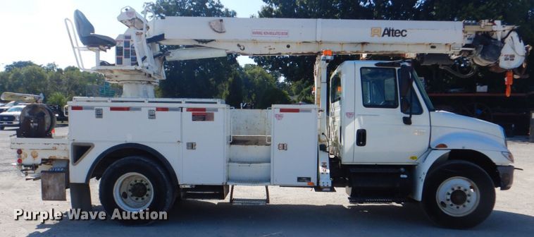 image for item DG1847 2007 International 4300  digger derrick truck