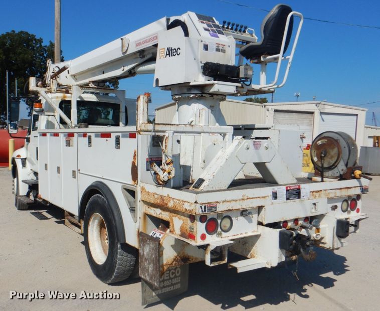 image for item DG1847 2007 International 4300  digger derrick truck