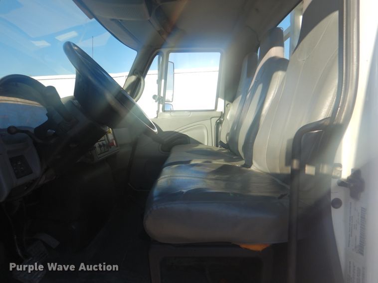 image for item DG1847 2007 International 4300  digger derrick truck