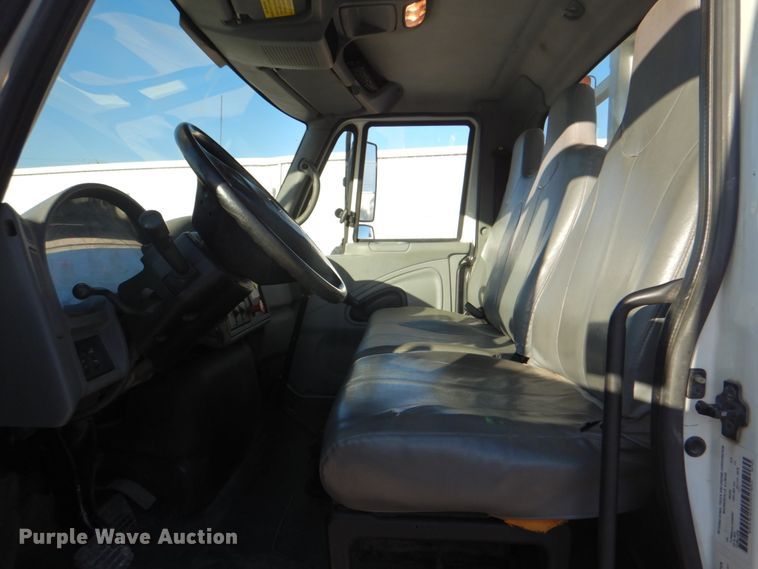 image for item DG1847 2007 International 4300  digger derrick truck