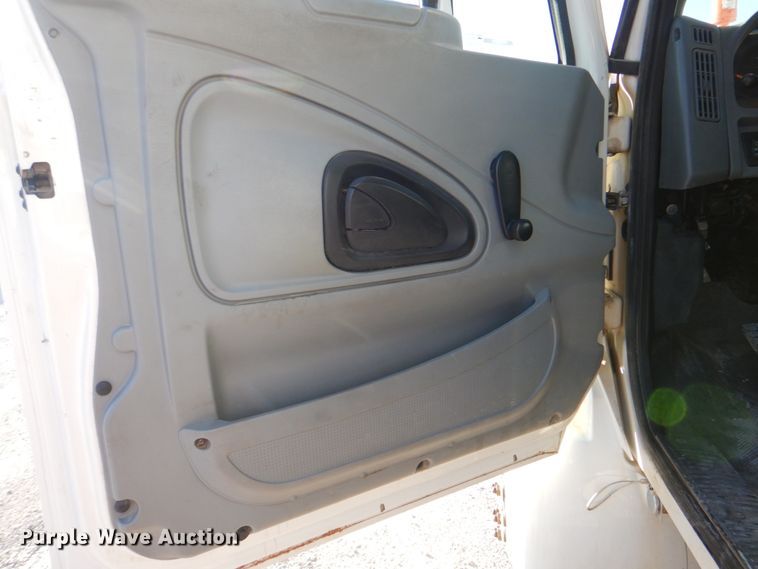 image for item DG1847 2007 International 4300  digger derrick truck