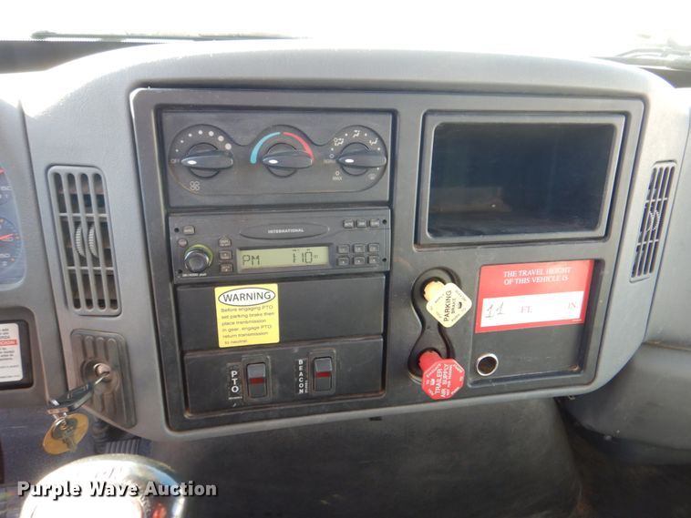 image for item DG1847 2007 International 4300  digger derrick truck