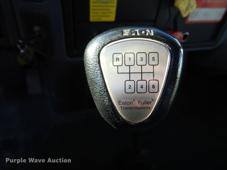 image for item DG1847 2007 International 4300  digger derrick truck