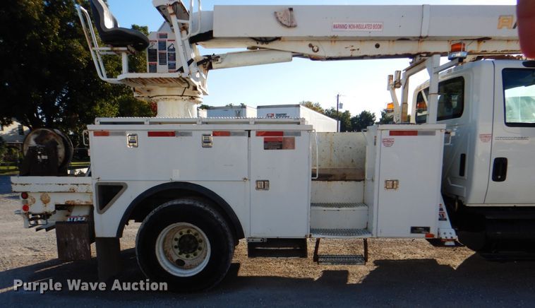 image for item DG1847 2007 International 4300  digger derrick truck