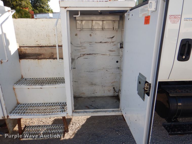 image for item DG1847 2007 International 4300  digger derrick truck