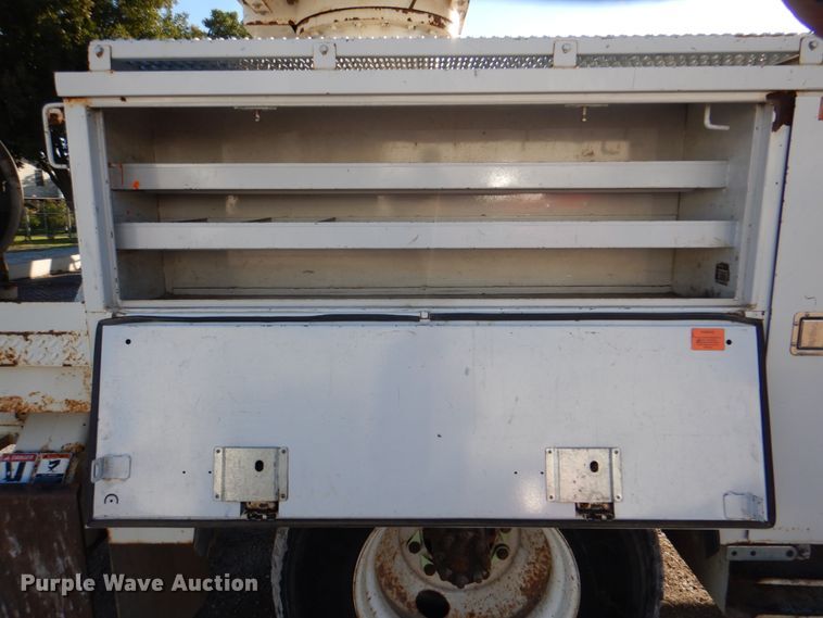 image for item DG1847 2007 International 4300  digger derrick truck