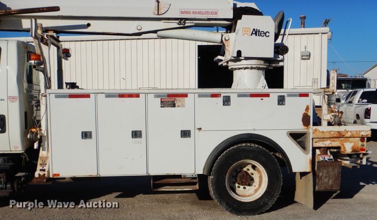 image for item DG1847 2007 International 4300  digger derrick truck