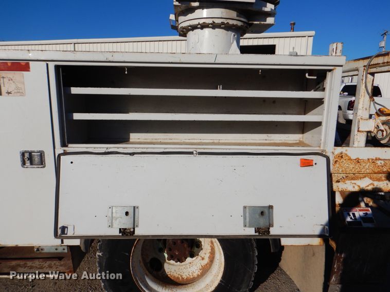 image for item DG1847 2007 International 4300  digger derrick truck