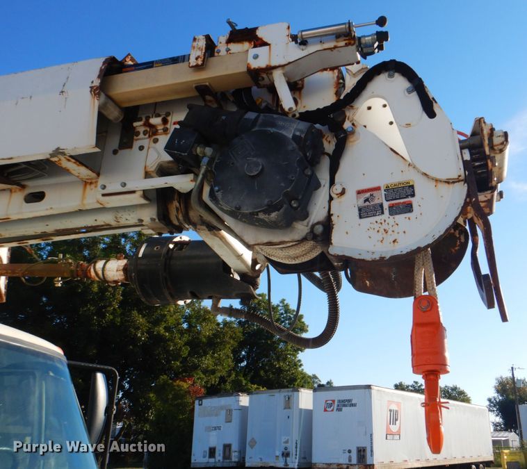 image for item DG1847 2007 International 4300  digger derrick truck