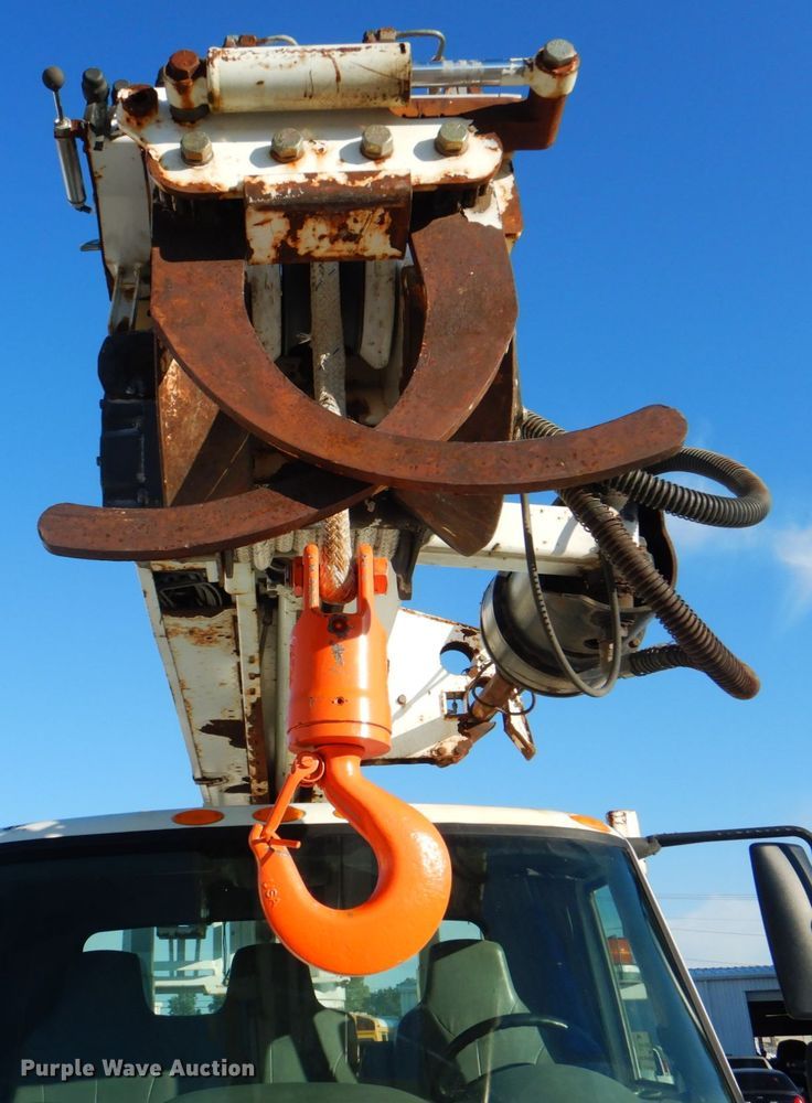 image for item DG1847 2007 International 4300  digger derrick truck