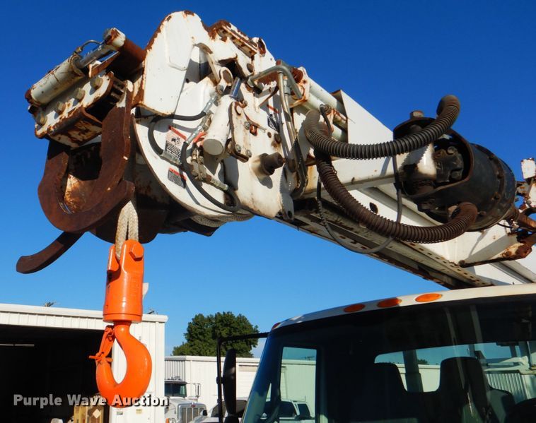 image for item DG1847 2007 International 4300  digger derrick truck