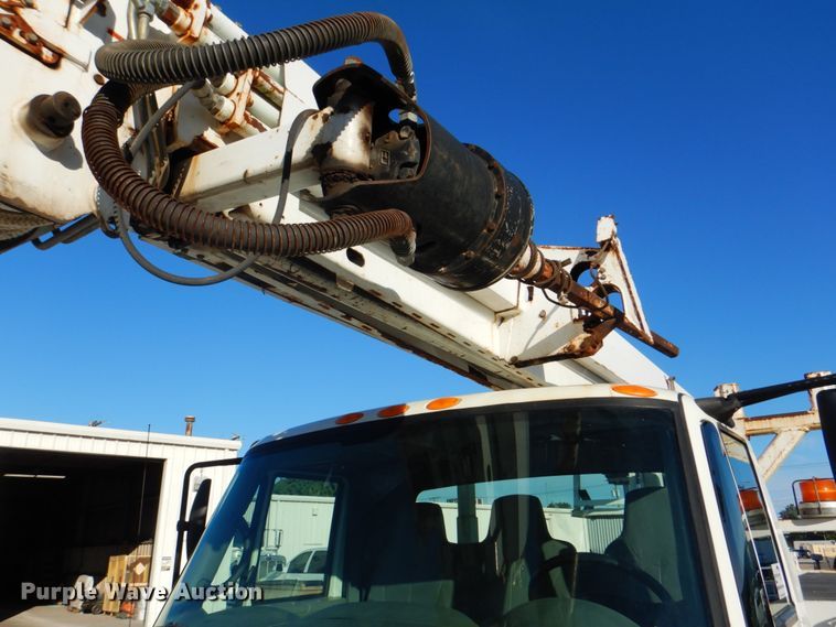 image for item DG1847 2007 International 4300  digger derrick truck