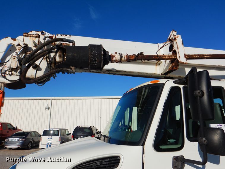 image for item DG1847 2007 International 4300  digger derrick truck