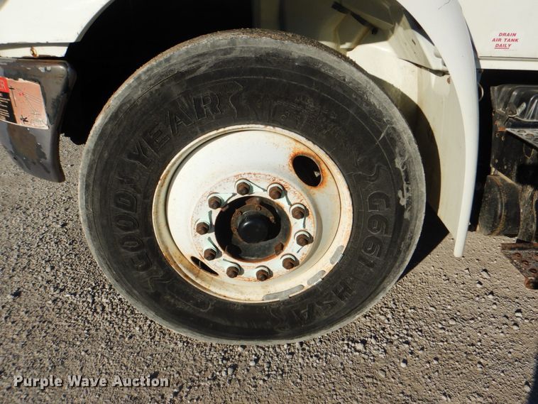 image for item DG1847 2007 International 4300  digger derrick truck