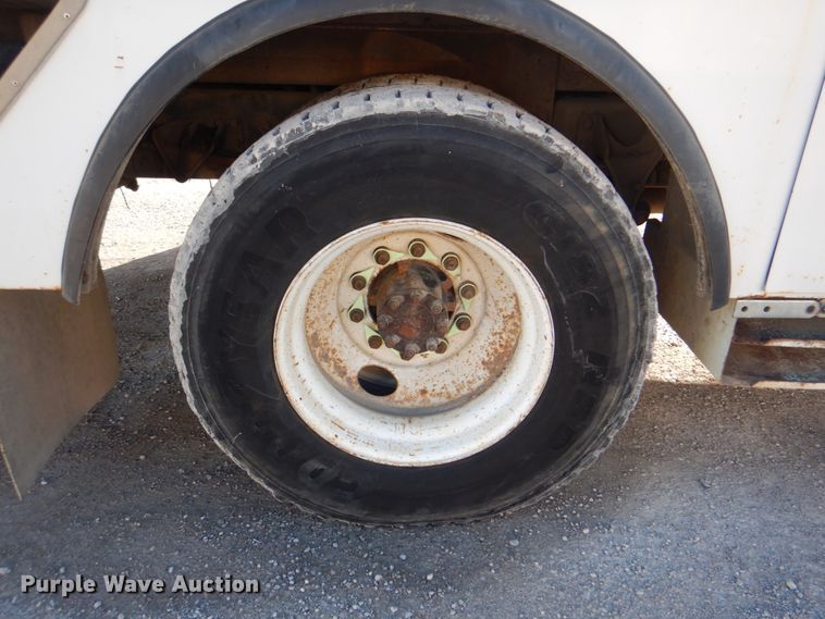 image for item DG1847 2007 International 4300  digger derrick truck