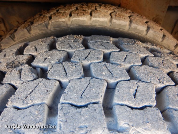 image for item DG1847 2007 International 4300  digger derrick truck