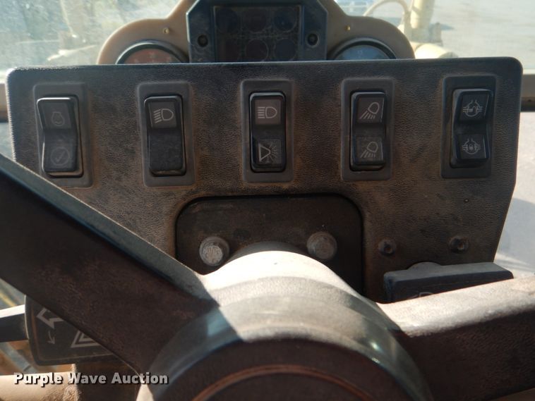 image for item DG1858 1995 Caterpillar 140H  VHP motor grader