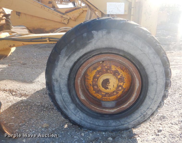 image for item DG1858 1995 Caterpillar 140H  VHP motor grader