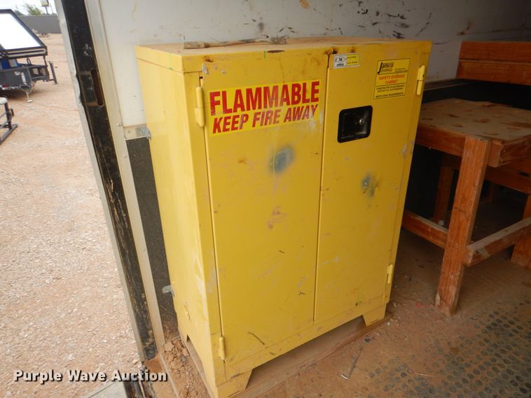 image for item DH7287 2014 Forest River  enclosed cargo trailer