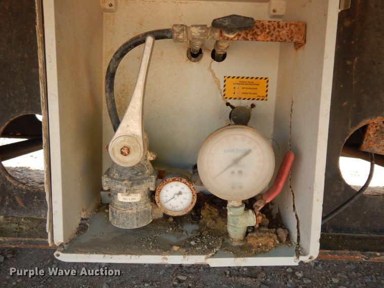 image for item DH7292 2003 Transcraft  drop deck trailer