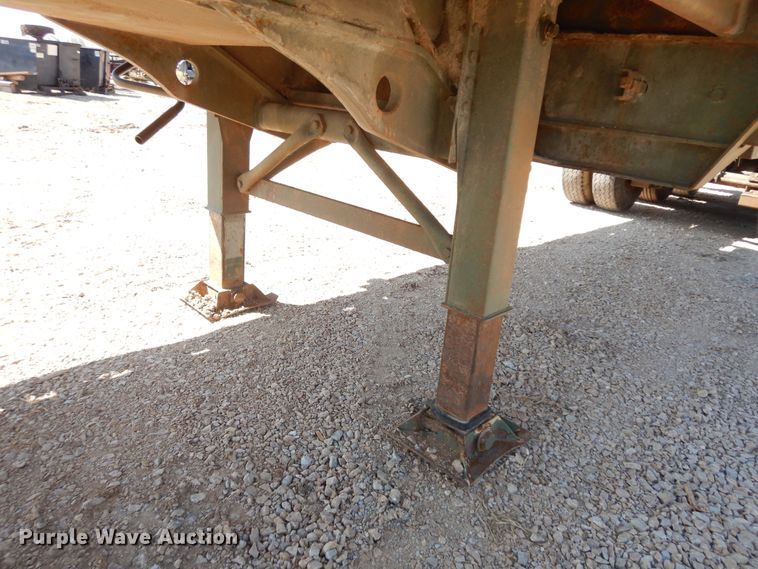 image for item DH7293 1986 M113A2 flatbed trailer