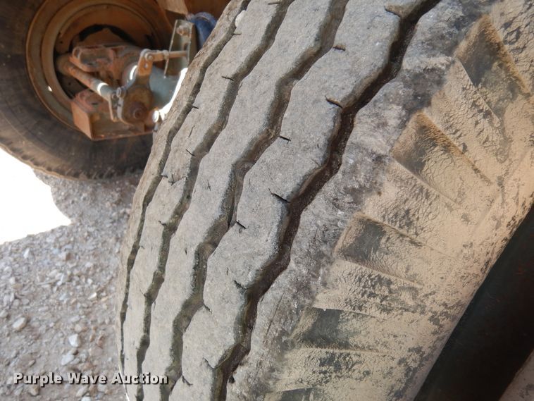 image for item DH7293 1986 M113A2 flatbed trailer