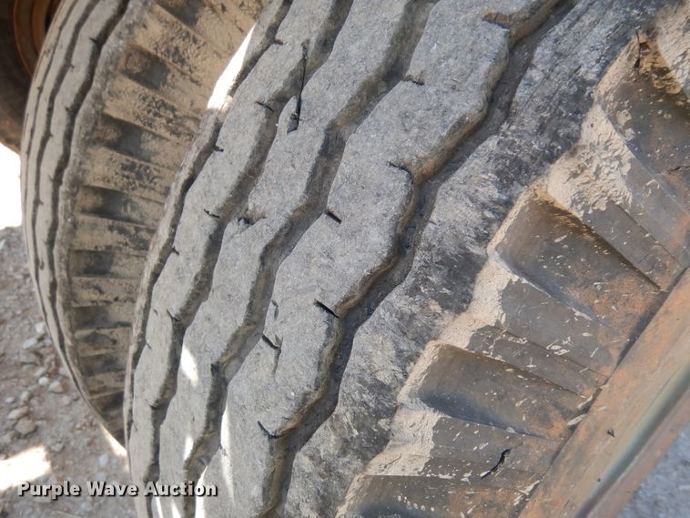 image for item DH7293 1986 M113A2 flatbed trailer