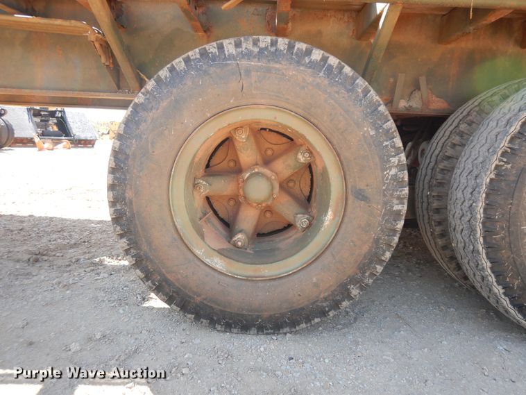 image for item DH7293 1986 M113A2 flatbed trailer