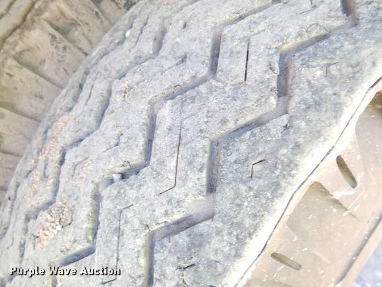 image for item DH7293 1986 M113A2 flatbed trailer