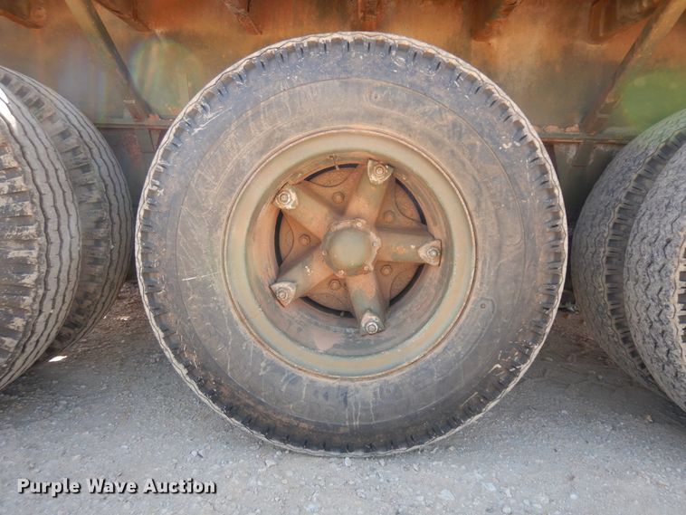 image for item DH7293 1986 M113A2 flatbed trailer