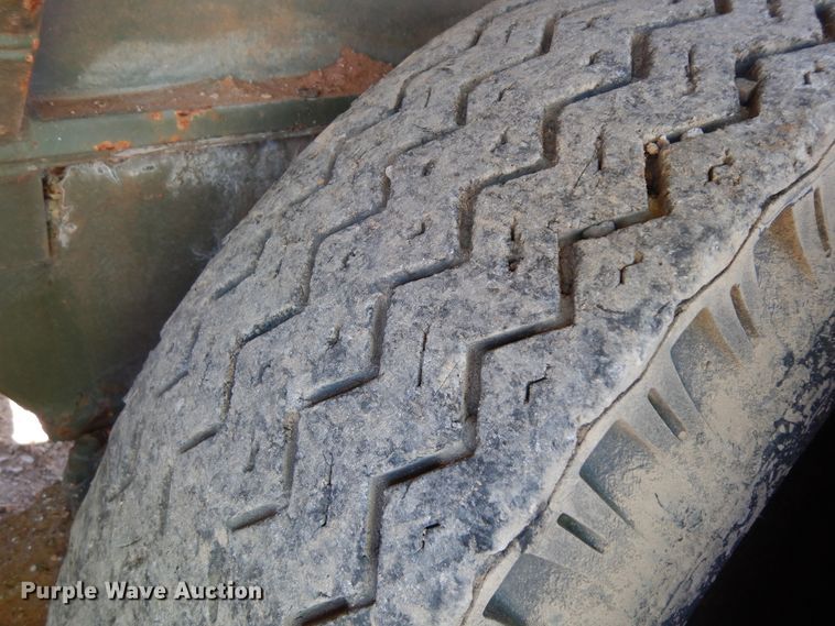 image for item DH7293 1986 M113A2 flatbed trailer