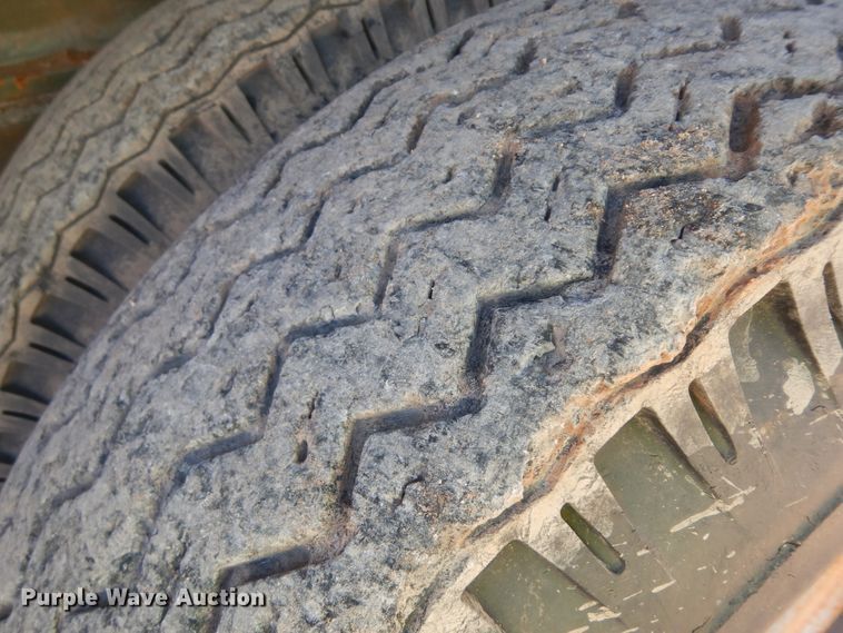 image for item DH7293 1986 M113A2 flatbed trailer