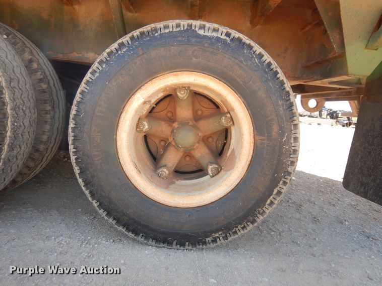 image for item DH7293 1986 M113A2 flatbed trailer