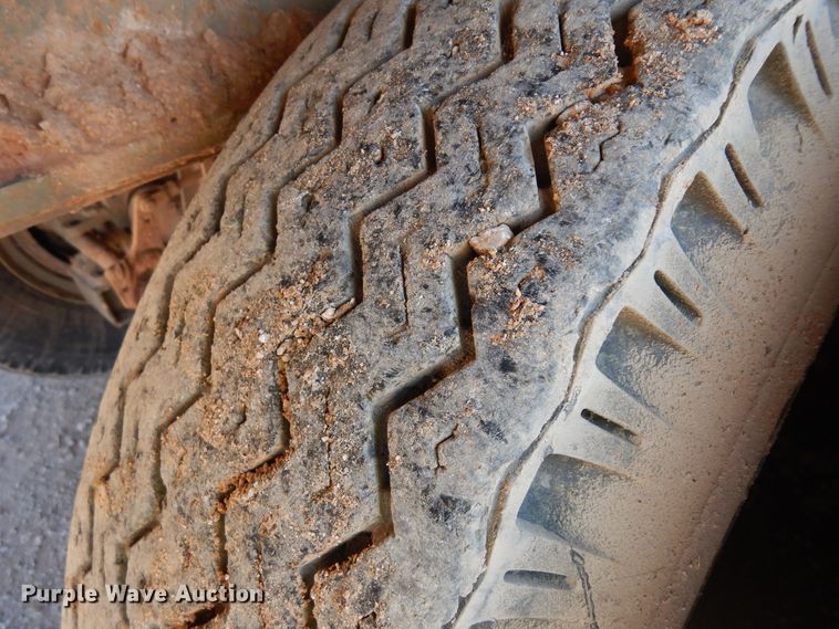 image for item DH7293 1986 M113A2 flatbed trailer