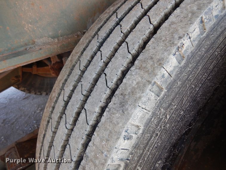 image for item DH7293 1986 M113A2 flatbed trailer