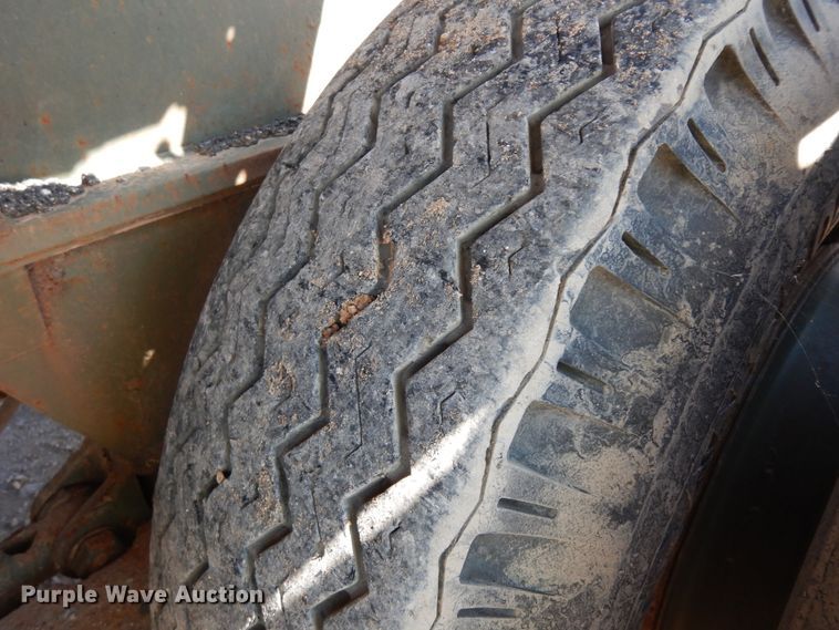 image for item DH7293 1986 M113A2 flatbed trailer