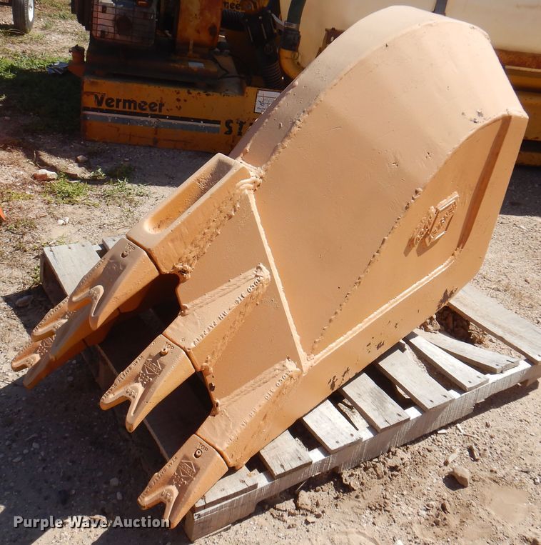 image for item DI5340 Hensley 16V24.710.5 24"W backhoe bucket