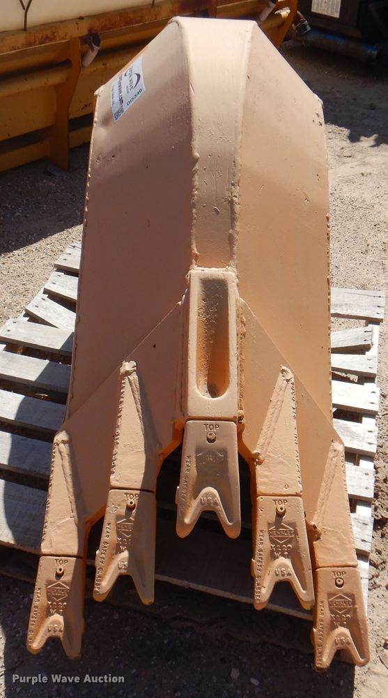 image for item DI5340 Hensley 16V24.710.5 24"W backhoe bucket