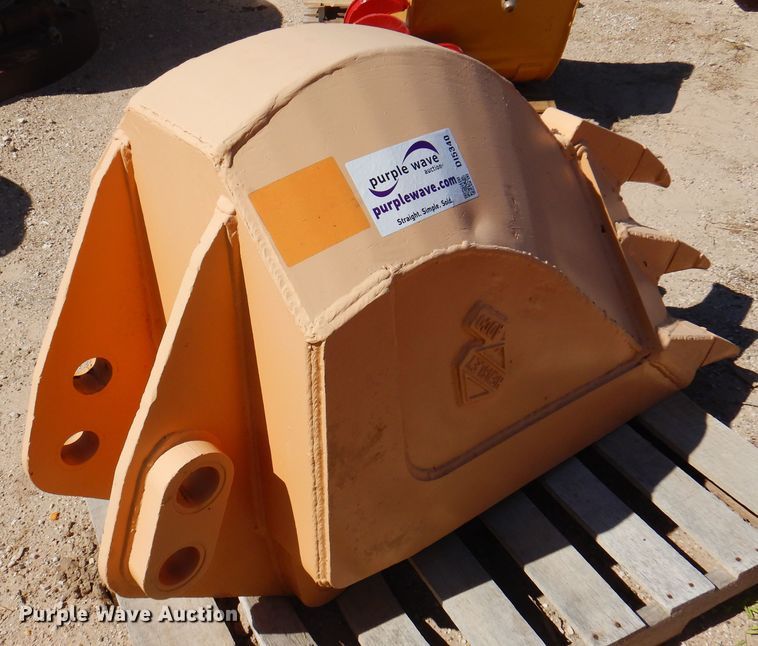 image for item DI5340 Hensley 16V24.710.5 24"W backhoe bucket