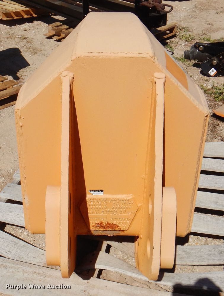 image for item DI5340 Hensley 16V24.710.5 24"W backhoe bucket