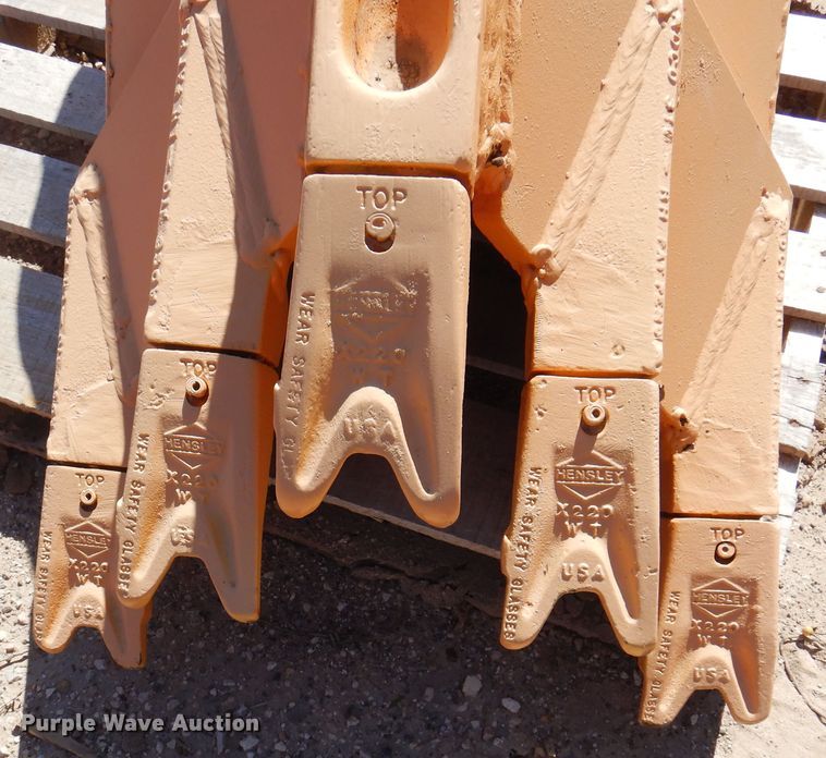 image for item DI5340 Hensley 16V24.710.5 24"W backhoe bucket