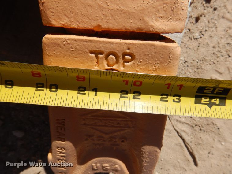 image for item DI5340 Hensley 16V24.710.5 24"W backhoe bucket