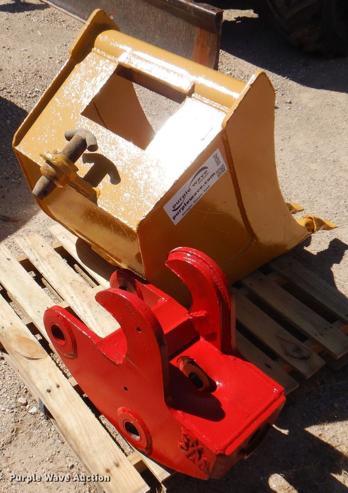 image for item DI5342 24"W backhoe bucket