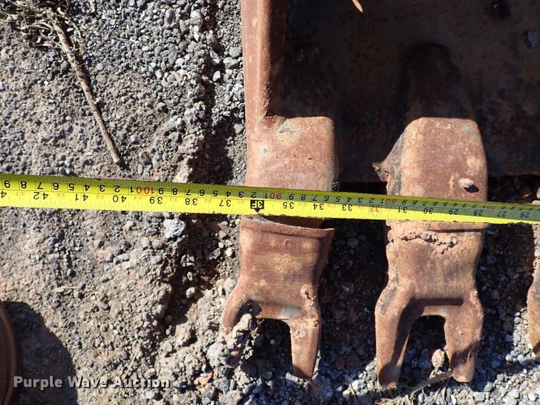 image for item DI5750 John Deere AJ339098   excavator bucket