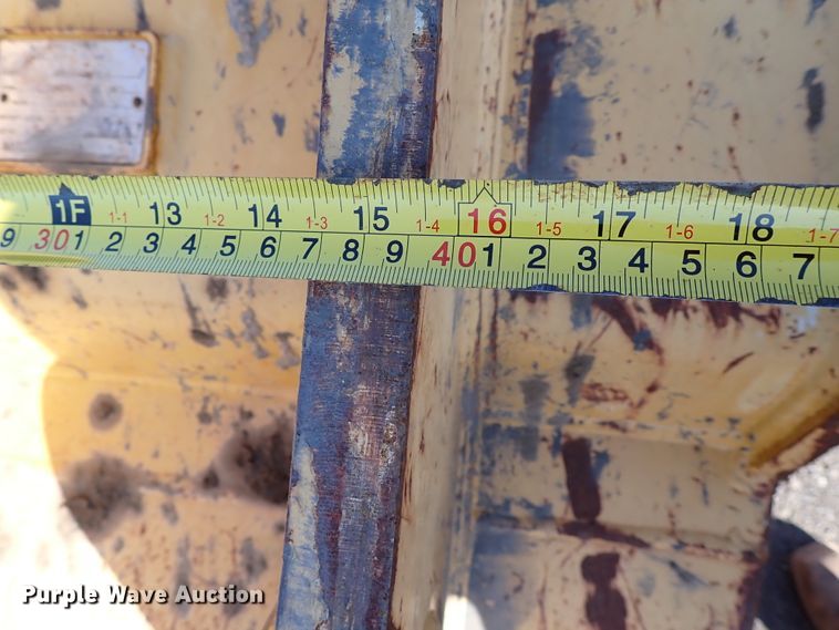 image for item DI5750 John Deere AJ339098   excavator bucket