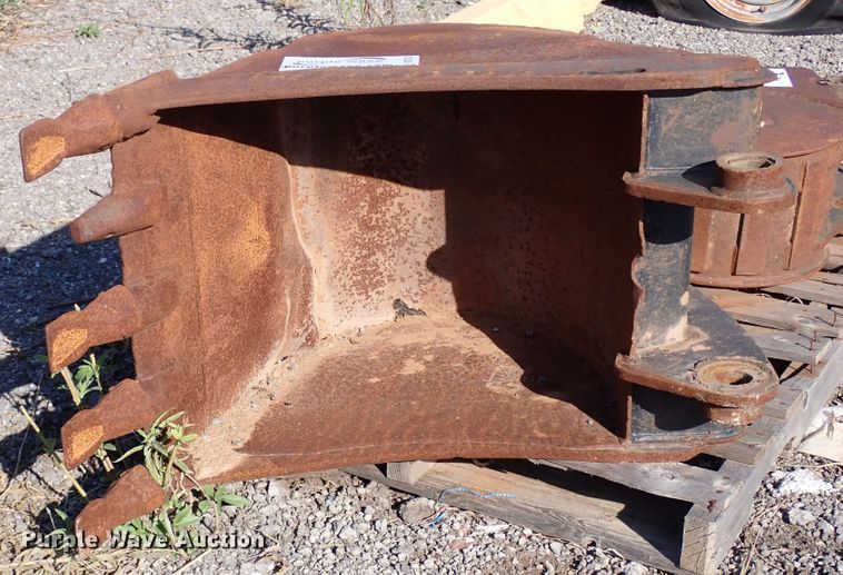image for item DI5752 Caterpillar  24"W excavator bucket