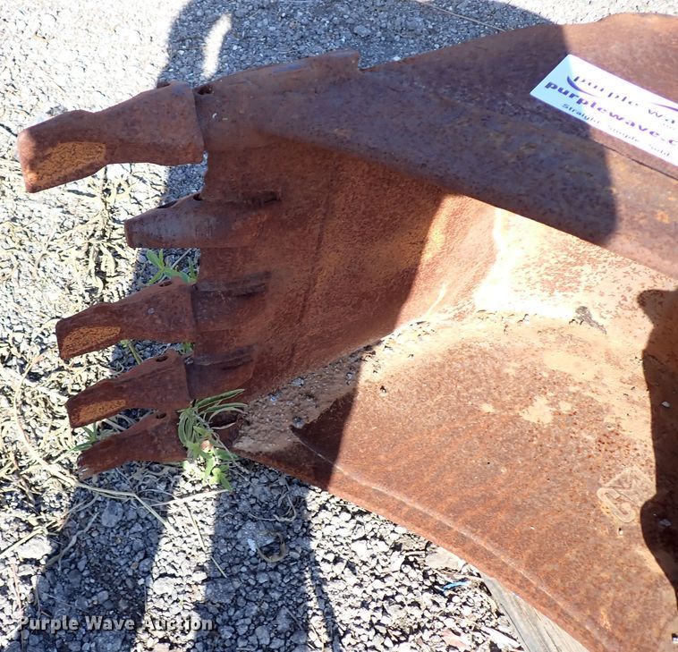 image for item DI5752 Caterpillar  24"W excavator bucket