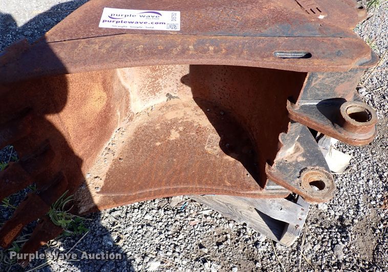 image for item DI5752 Caterpillar  24"W excavator bucket